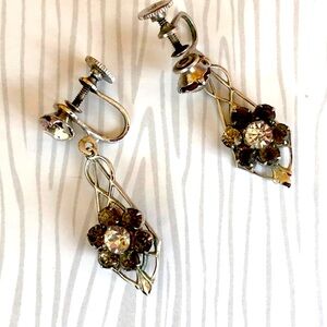 Vintage Rhodium plated DARIUS prong set Rhinestone dangle earrings screw back